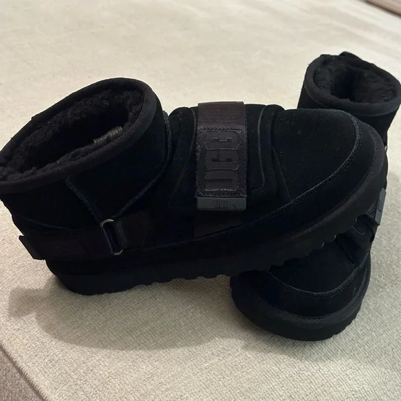UGG Classic Ultra Mini Hybrid Booties - Picture 3 of 7